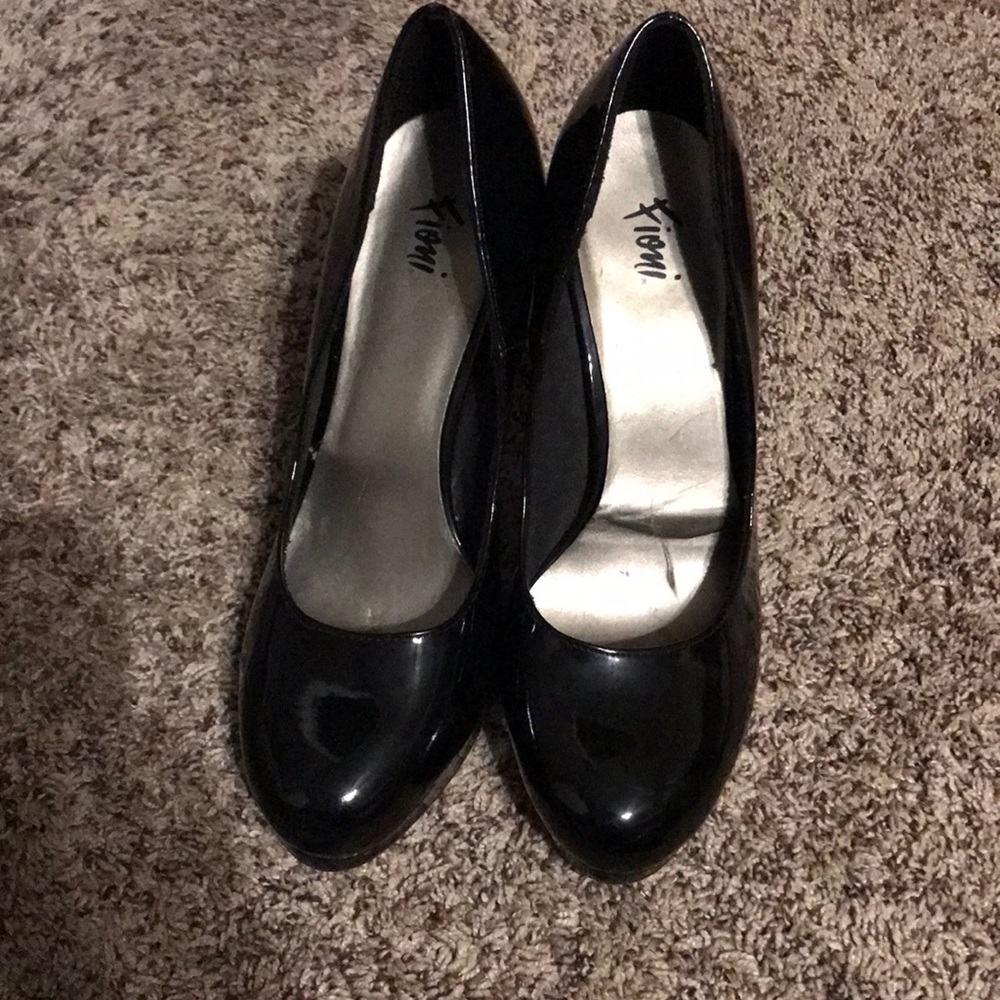 Fioni black heels
